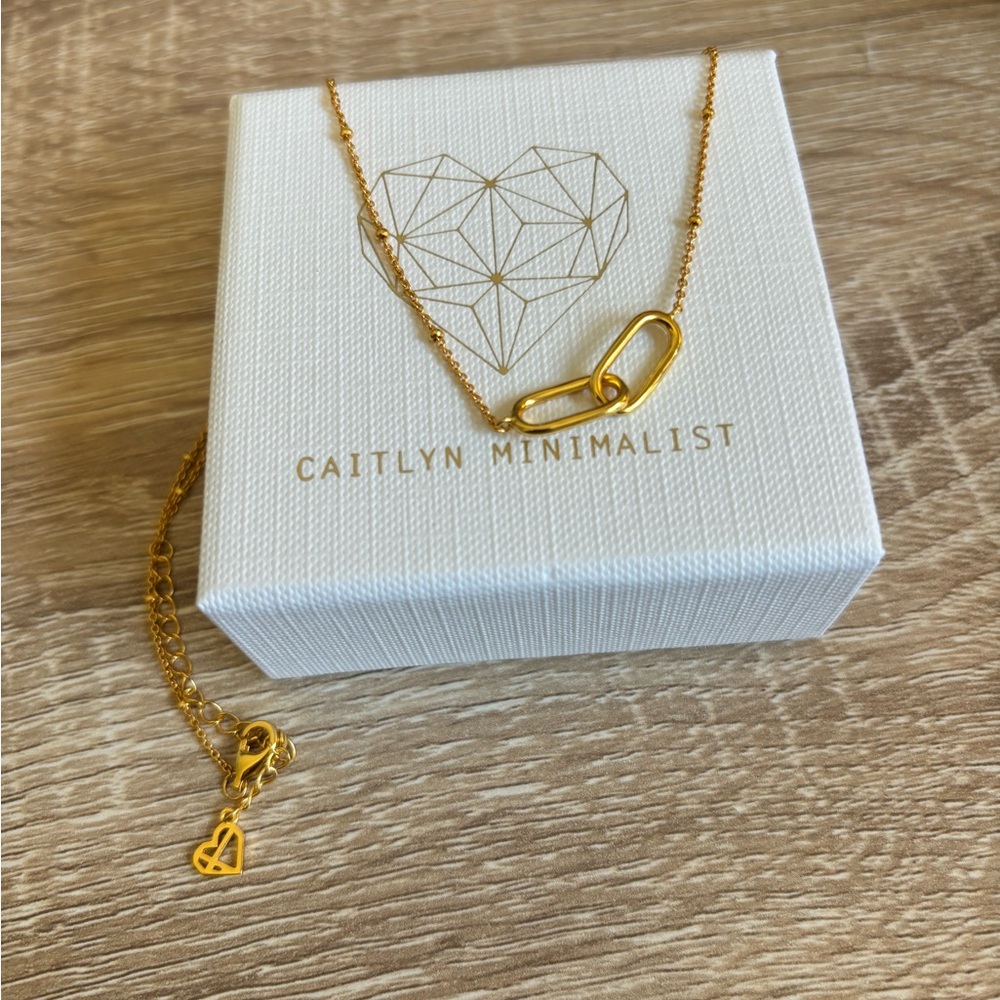 Gold interlocking link necklace